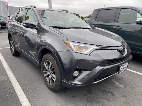 Used 2018 Toyota RAV4 XLE FWD image 1