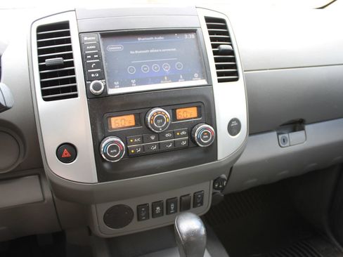 Used 2020 Nissan Frontier SV w/ Midnight Edition Floor Mats image 6