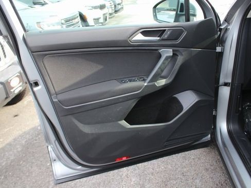 Used 2020 Volkswagen Tiguan S image 17