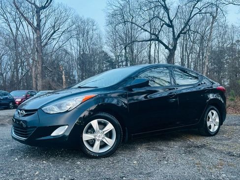 Used 2013 Hyundai Elantra GLS w/ Preferred Pkg image 2