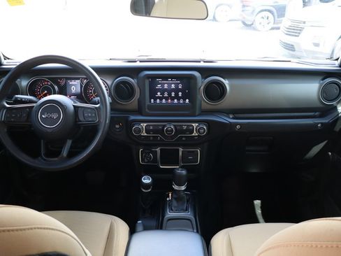 Used 2022 Jeep Gladiator Sport AWD/4WD image 40
