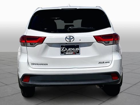 Used 2019 Toyota Highlander XLE image 4
