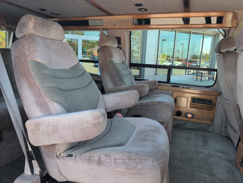 Used 1999 Ford E-150 and Econoline 150 RWD image 17