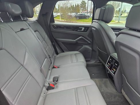 Used 2022 Porsche Cayenne E-Hybrid image 12