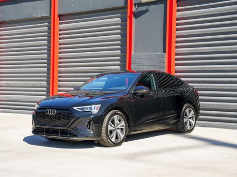 Used 2024 Audi Q8 e-tron Premium image 1