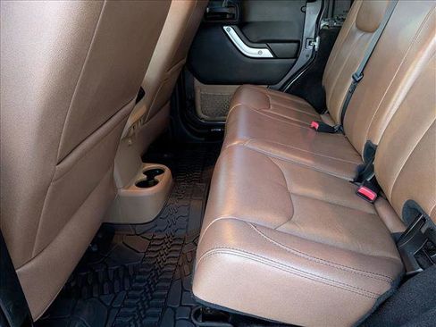 Used 2017 Jeep Wrangler Unlimited Sahara w/ Connectivity Group image 16