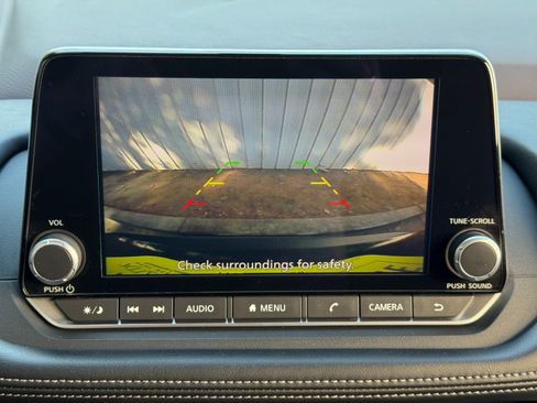 Used 2023 Nissan Rogue SV FWD image 22