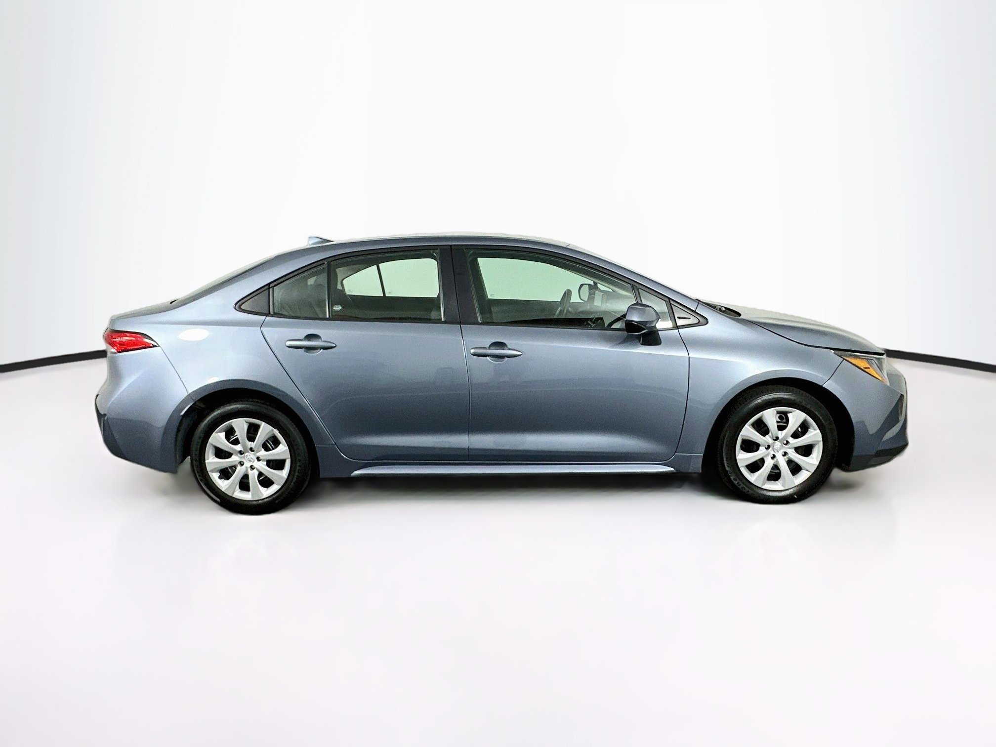 Used 2025 Toyota Corolla LE FWD image 10
