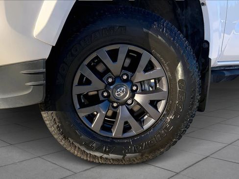 Used 2022 Toyota Tacoma SR5 image 10