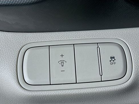 Used 2025 Hyundai Venue SEL FWD image 16