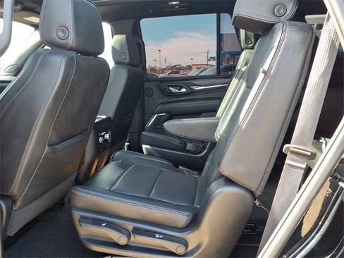 Used 2021 GMC Yukon Denali w/ Denali Premium Package image 18