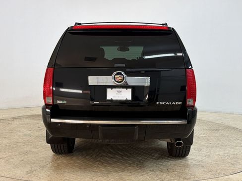 Used 2011 Cadillac Escalade Luxury AWD/4WD image 10