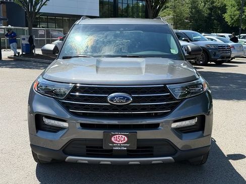 Used 2022 Ford Explorer XLT w/ Equipment Group 202A AWD/4WD image 3