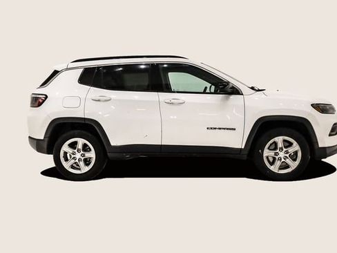 Used 2023 Jeep Compass Latitude image 4