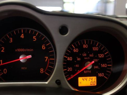 Used 2006 Nissan 350Z Base w/ (N93) Cargo Convenience Pkg image 10