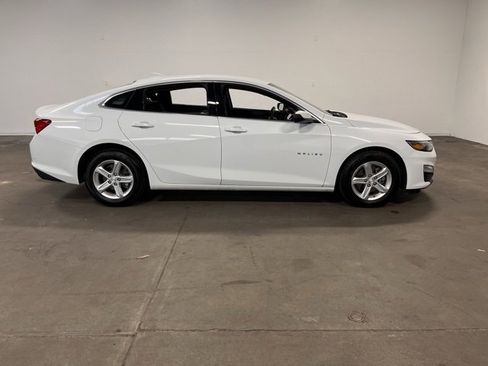 Used 2023 Chevrolet Malibu LT image 2