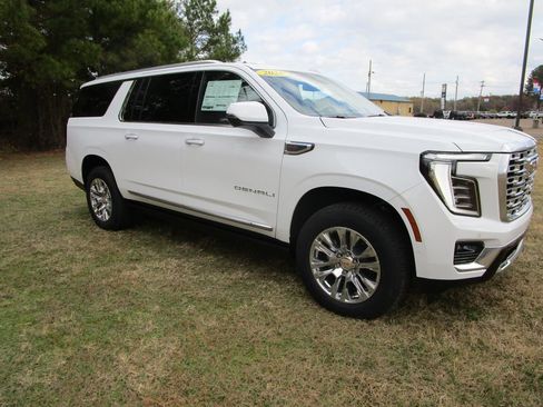 New 2026 GMC Yukon XL Denali w/ Sun & Power Step Package image 5