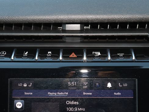 Used 2023 Jeep Grand Cherokee Altitude image 22