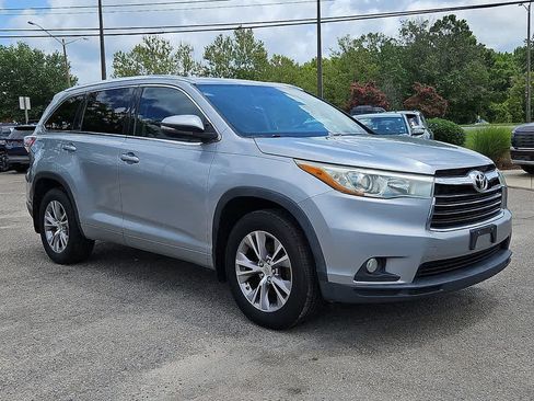 Used 2015 Toyota Highlander XLE AWD/4WD image 3