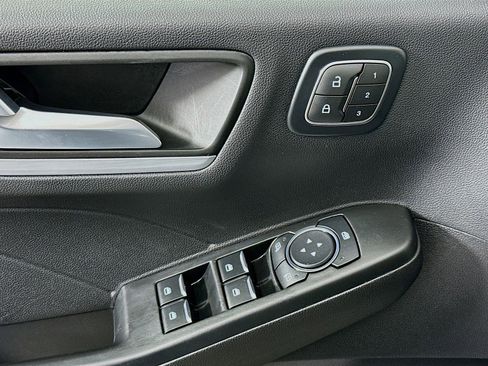 Used 2025 Ford Escape Platinum image 19