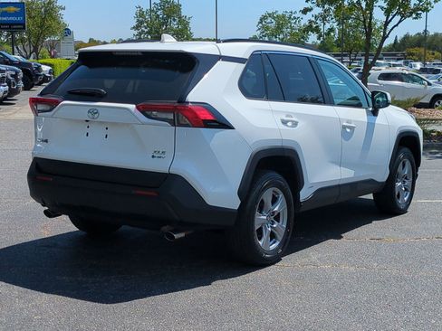 Used 2025 Toyota RAV4 XLE AWD/4WD image 10