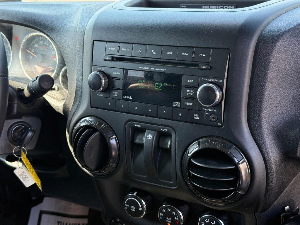 Used 2017 Jeep Wrangler Rubicon AWD/4WD image 9