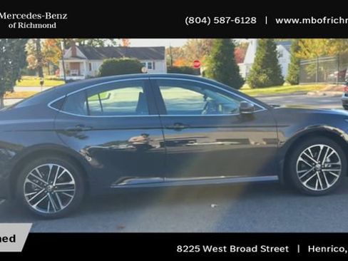 Used 2025 Toyota Camry XLE image 3