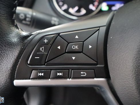 Used 2020 Nissan Rogue SV w/ Premium Package image 16