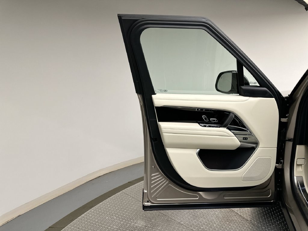 New 2027 Land Rover Range Rover SE AWD/4WD image 9