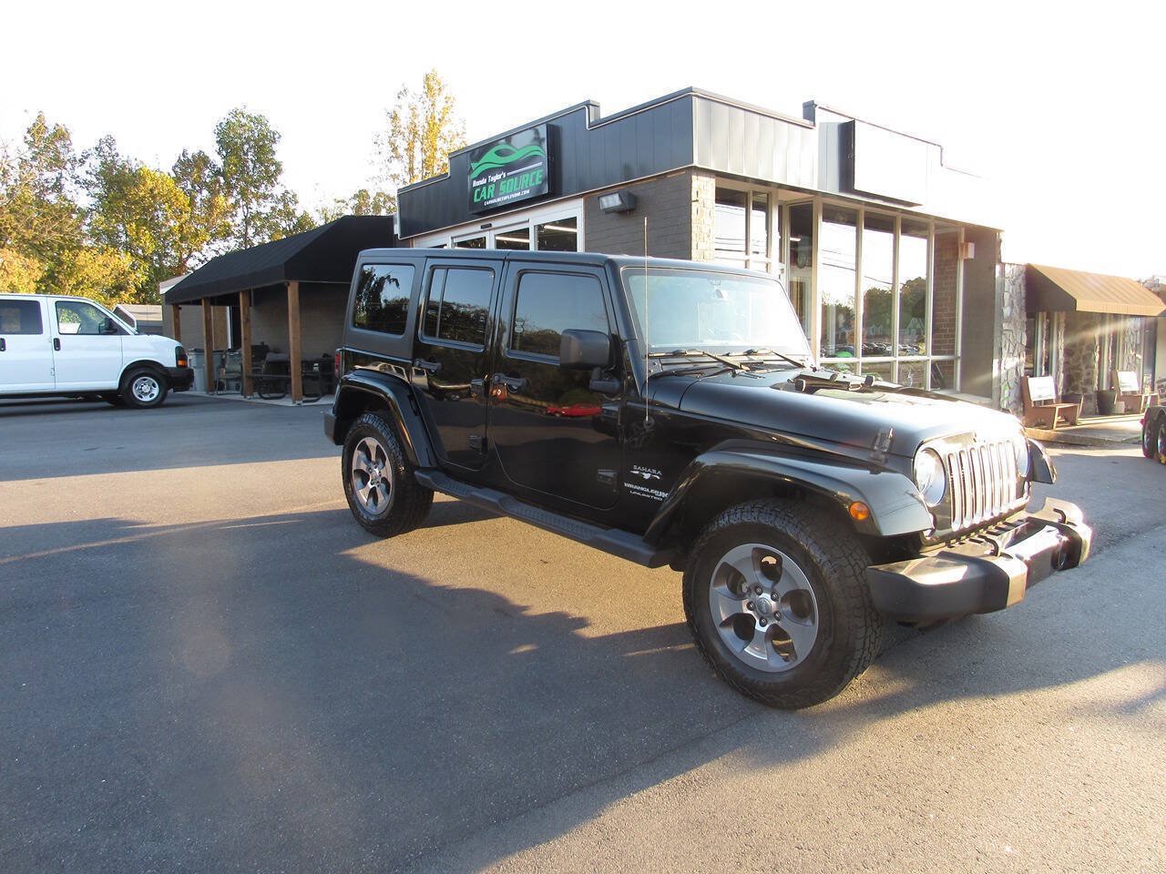Used 2018 Jeep Wrangler Unlimited Sahara AWD/4WD image 2