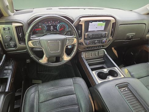 Used 2019 GMC Sierra 2500 Denali w/ Suspension Package, Off-Road AWD/4WD image 11