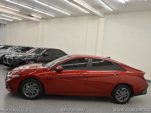 Used 2024 Hyundai Elantra SEL FWD image 4