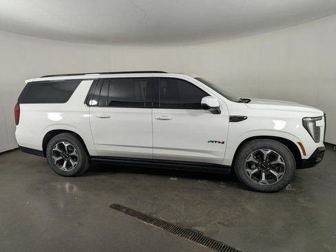 Used 2025 GMC Yukon XL AT4 Ultimate image 8