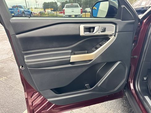 Used 2022 Ford Explorer Limited w/ Equipment Group 301A image 11