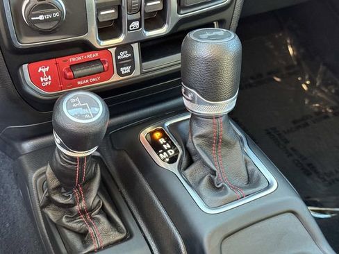 Used 2023 Jeep Wrangler Unlimited Rubicon image 25