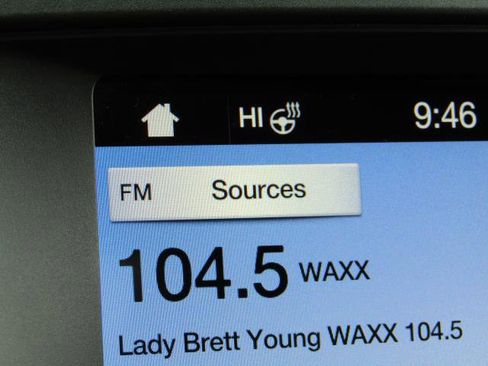 Certified 2018 Ford Explorer XLT w/ Equipment Group 202A image 24