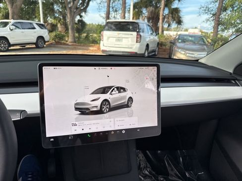 Used 2023 Tesla Model Y Long Range image 35