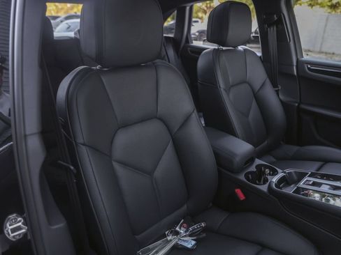 New 2026 Porsche Macan image 40