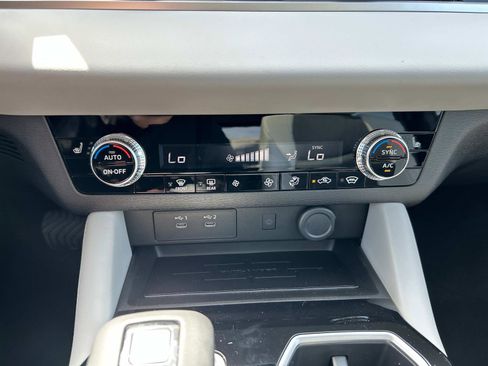 New 2025 Mitsubishi Outlander SE image 13