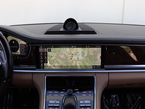 Used 2018 Porsche Panamera 4 image 45