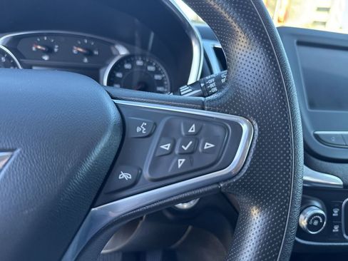 Used 2022 Chevrolet Equinox LT image 18