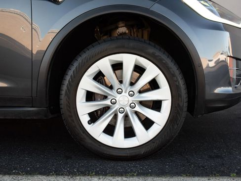 Used 2018 Tesla Model X 100D image 35