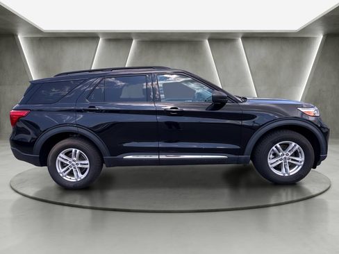 Used 2022 Ford Explorer XLT AWD/4WD image 4