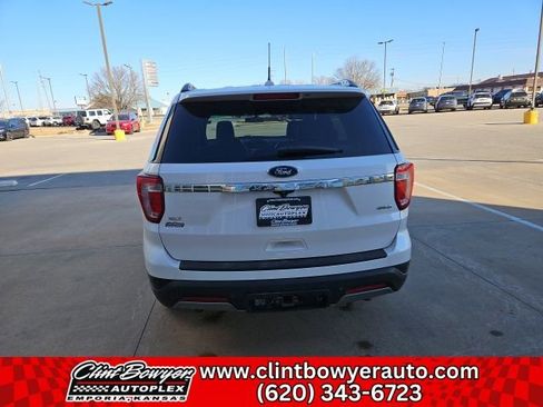 Used 2019 Ford Explorer XLT w/ Equipment Group 202A image 8