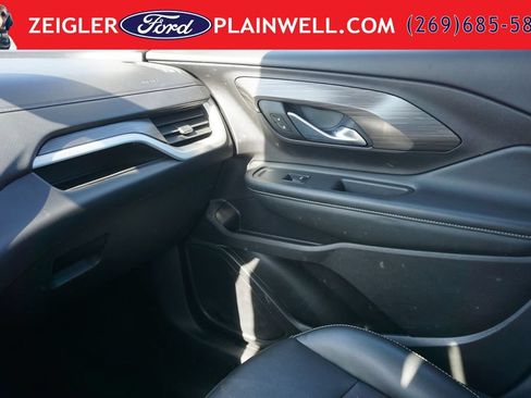 Used 2024 GMC Terrain SLT AWD/4WD image 33
