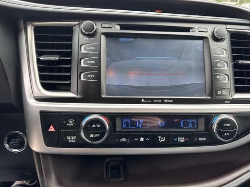 Used 2018 Toyota Highlander XLE AWD/4WD image 31
