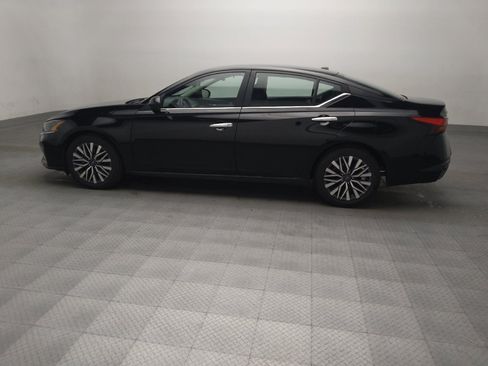 Used 2023 Nissan Altima 2.5 SV FWD image 3