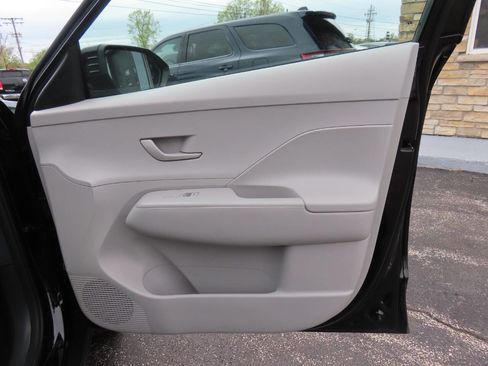 Used 2025 Hyundai Kona SEL AWD/4WD image 25