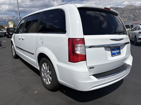 Used 2014 Chrysler Town & Country Touring FWD image 7