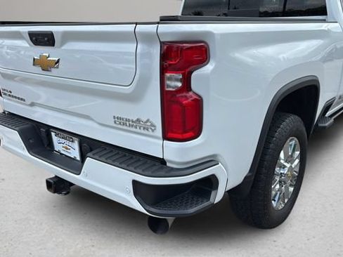 Used 2024 Chevrolet Silverado 2500 High Country w/ High Country Premium Package AWD/4WD image 41